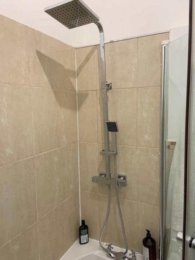 Lovely Spacious 1-Bedroom Flat In Tufnell Park Close To Central Londra Esterno foto