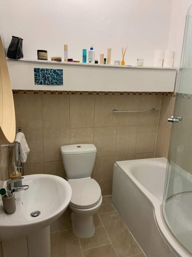 Lovely Spacious 1-Bedroom Flat In Tufnell Park Close To Central Londra Esterno foto