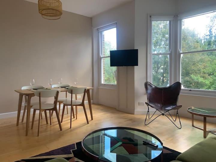 Lovely Spacious 1-Bedroom Flat In Tufnell Park Close To Central Londra Esterno foto