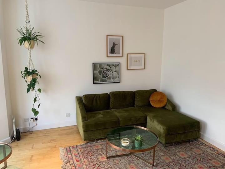 Lovely Spacious 1-Bedroom Flat In Tufnell Park Close To Central Londra Esterno foto